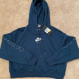 New cropped Nike sweatshirt
